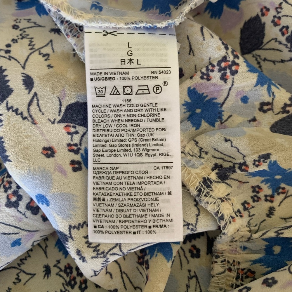 Gap Flutter Sleeve Top - Picture 3 of 10